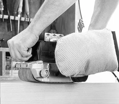 Bij het werken altijd een mobiele stofzuiger gebruiken