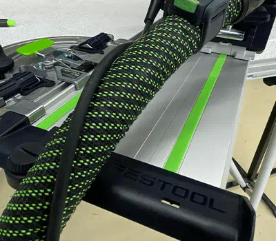 Invalcirkelzaagmachine met geleiderail