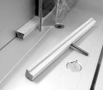 T-groefgeleiderails maken