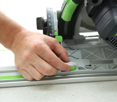 Instellen van de handcirkelzaag