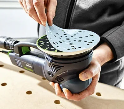 Schuurmateriaal aanbrengen