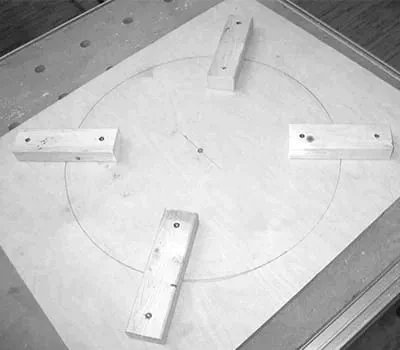 Verbinding met houten hulpstukken aanbrengen