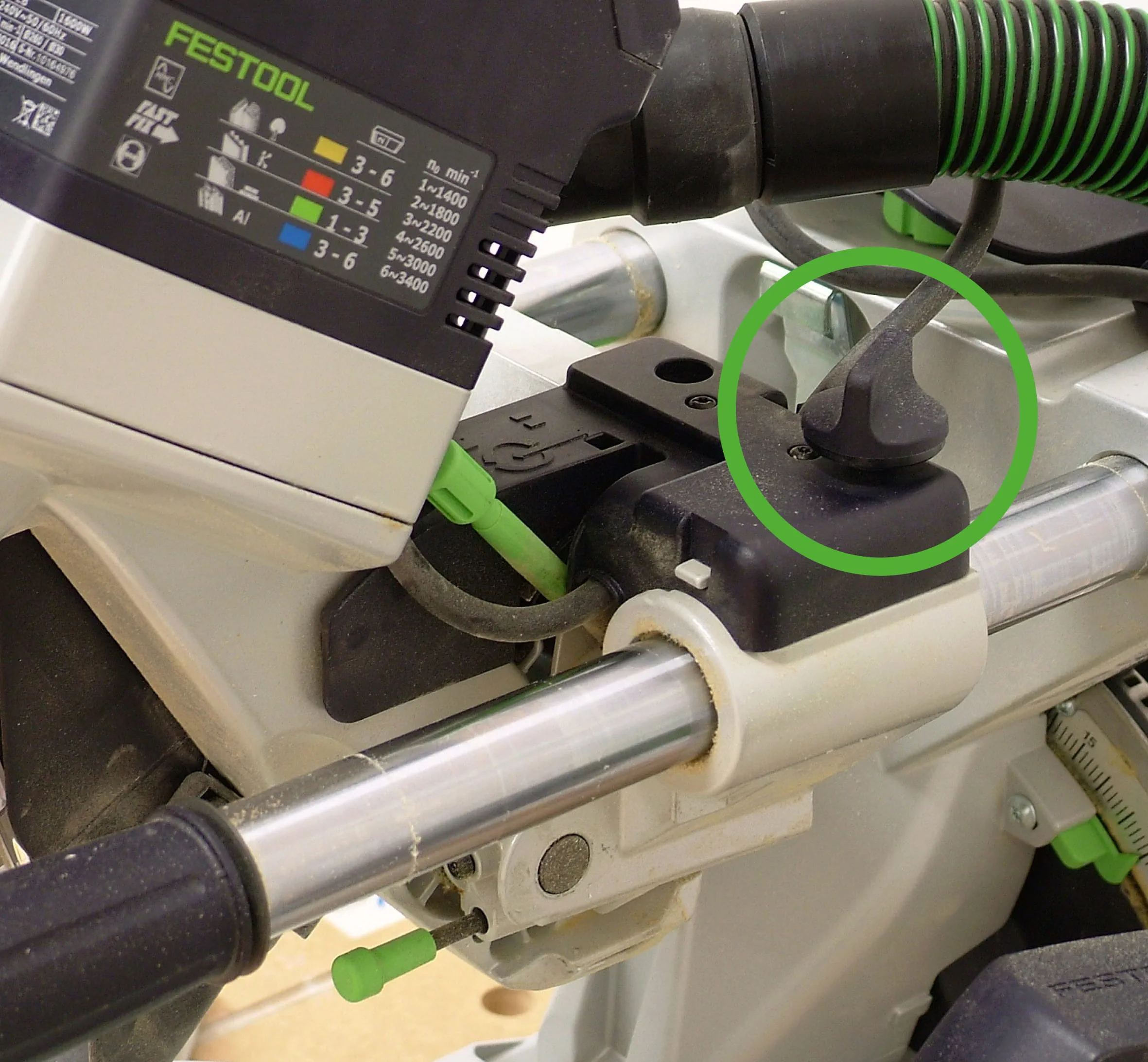 Openen van de klem voor de trekinrichting