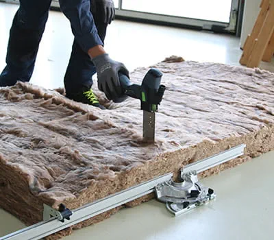 Isolatie tussen spanten zagen