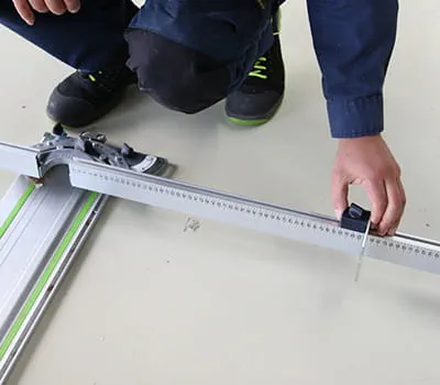 Breedte van de hoekaanslag instellen