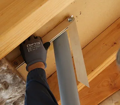 Verwijder de zwaaihaak.