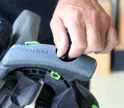 Schroef losdraaien.