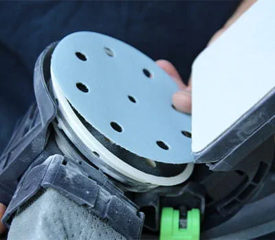 Schuurmateriaal bevestigen