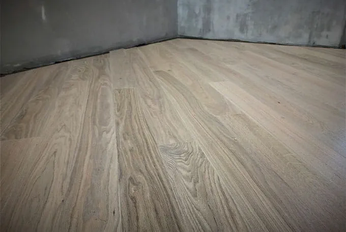 Houten vloerdelen verleggen