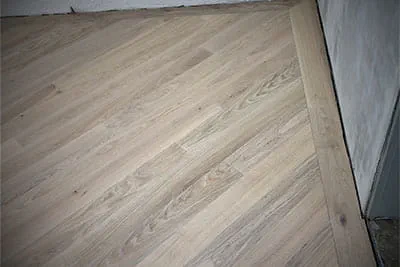 Kantlijst in oud gebouw