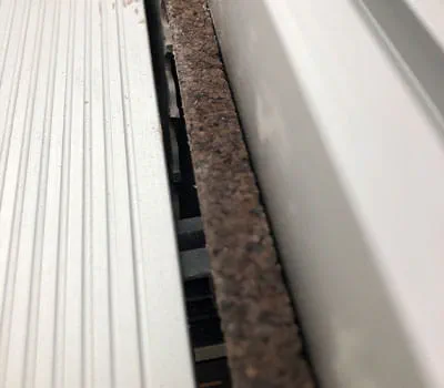 Licht afschuinen van de kurkstrook