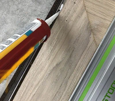 Montagelijm opbrengen