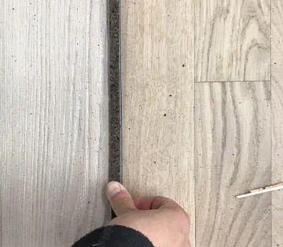 Strook plaatsen en goed aandrukken