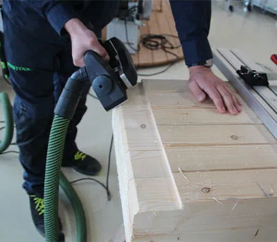 Afkanting aan de balkkop aanbrengen