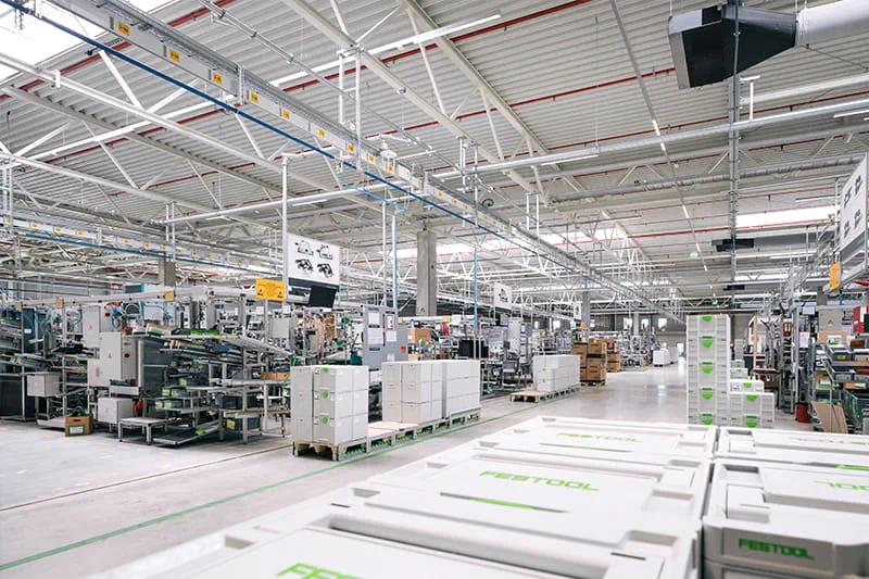Een kijkje in de hal van de ultramoderne montagefabriek van Festool in Weilheim