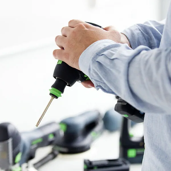 De productontwerper test de vorm en het gebruik van de producten van Festool
