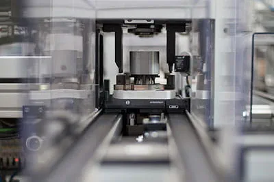 De langnek-schuurmachine Planex Easy in de servicewerkplaats van Festool
