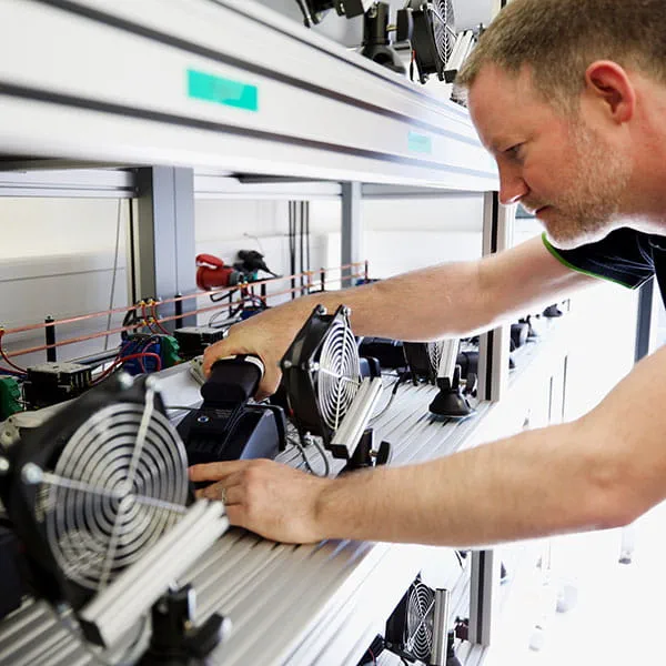 De accu-schuurmachines van Festool in het testlaboratorium