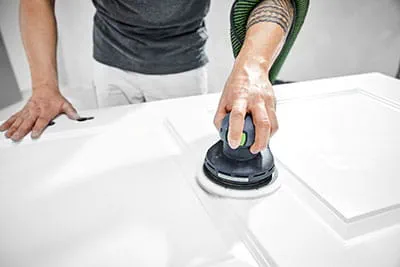 Deurbewerking met de excenterschuurmachine ETS EC150 van Festool