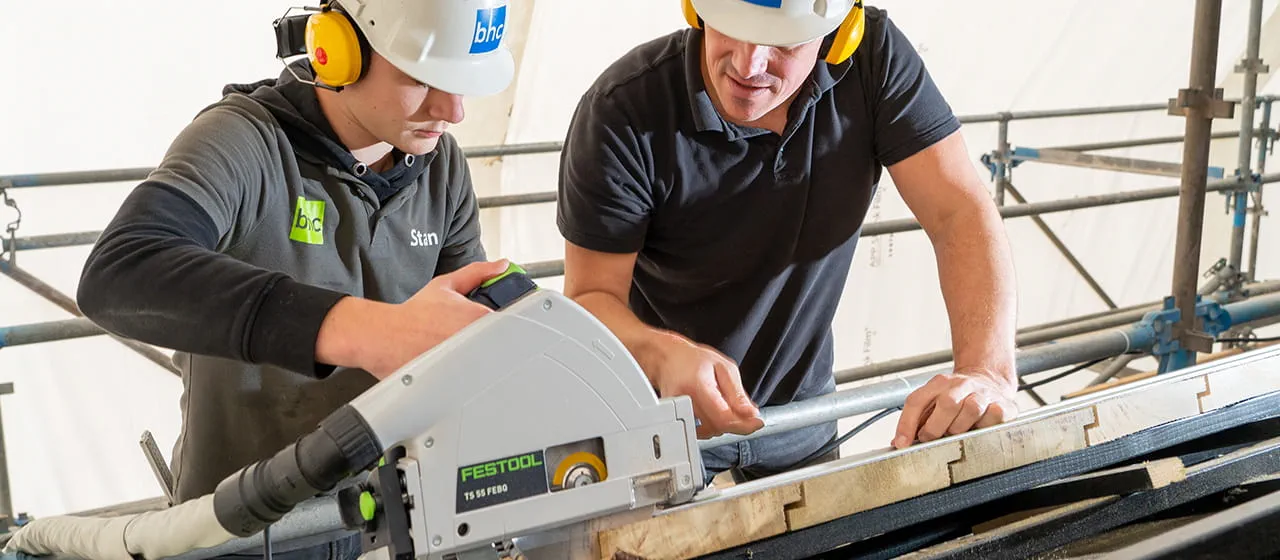 Rob Kouwenberg met zijn leerring en gereedschap van Festool