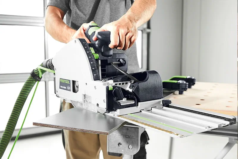 De nieuwe voorritser-invalcirkelzaag TSV 60 K van Festool in gebruik
