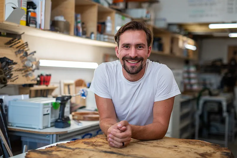 Richard Wagner in zijn houtwerkplaats