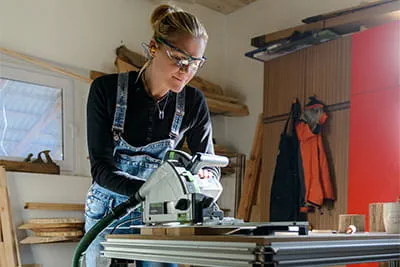 De Festool-accu-schroefboormachine in actie
