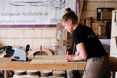 Eerste zaagstukken voor het volgende project van Allgäuer Holzliebelei