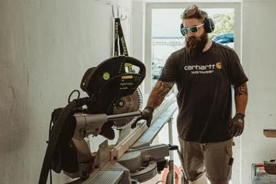 De Festool afkort-trekzaag KAPEX KS 120 in actie op de bouwplaats