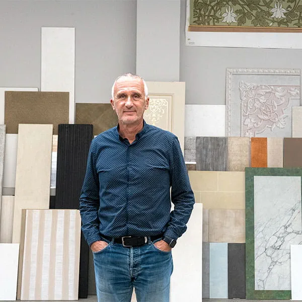 Didier Lebon in zijn schildersbedrijf Didier.