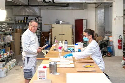 In de werkplaats van schildersbedrijf Didier.