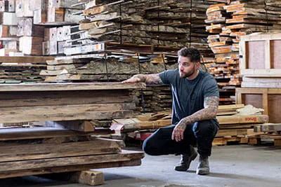 Op zoek naar het juiste hout voor de 'River Tables'