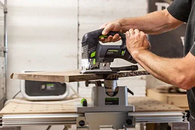 Het tafelblad op maat zagen met de Festool decoupeerzaag