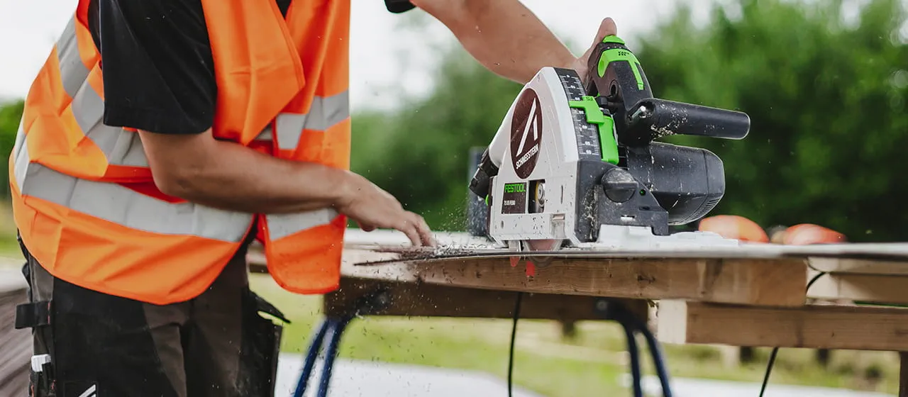 Zaagwerkzaamheden met de Festool TSC 55 aan een van de baandelen
