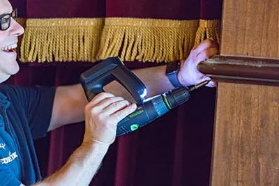 De accu-schroefboormachine van Festool in actie