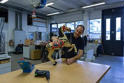 Herstelwerkzaamheden aan de beelden