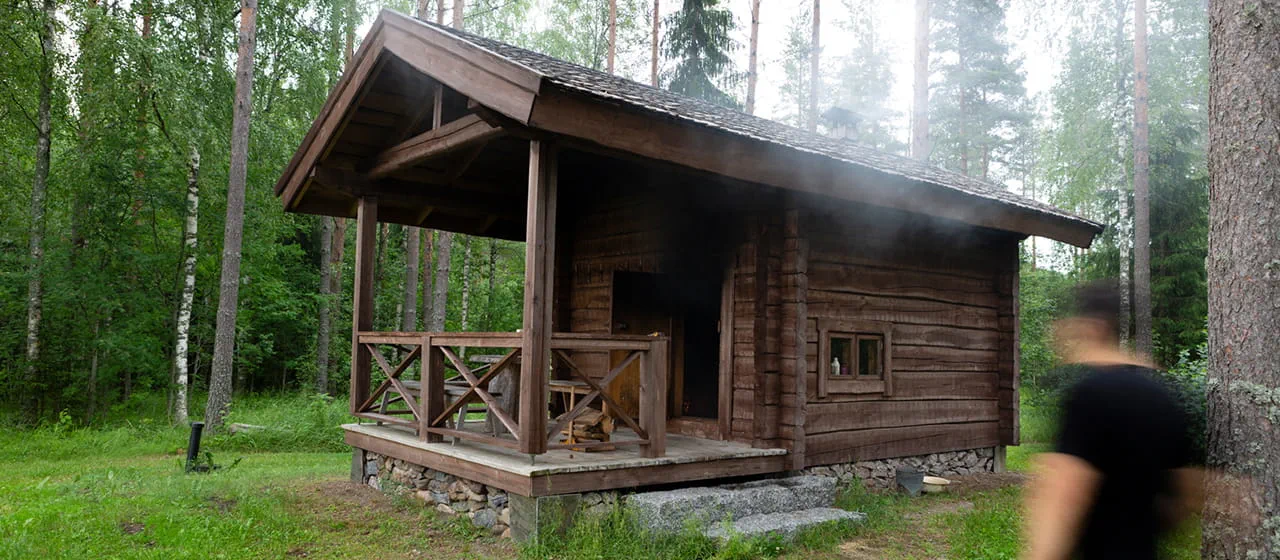 Een rooksauna van buiten.