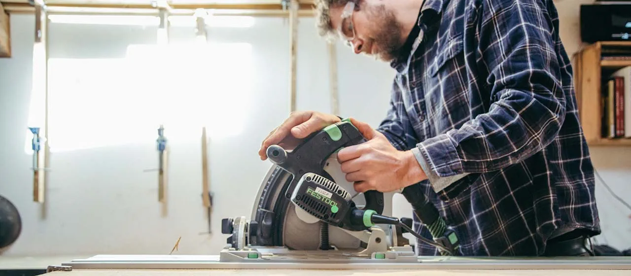 Hout bewerken met de invalcirkelzaagmachine