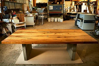Een moderne eettafel met een geschiedenis.