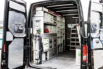 In hun bedrijfswagens bevindt zich de bedrijfswageninrichting van bott met Festool-Systainers.